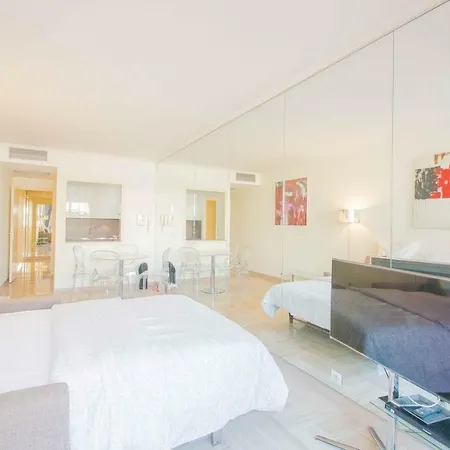 Studio With Terrace On The 6Th Floor Cannes